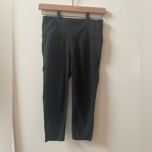Athleta High Rise Chaturanga Capri Leggings, black, size small
